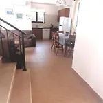 Spacious 3 Bedroom Private Pool פאפוס