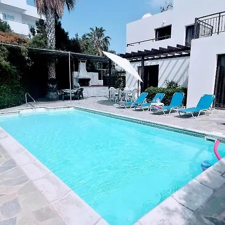 Spacious 3 Bedroom Private Pool Villa Paphos