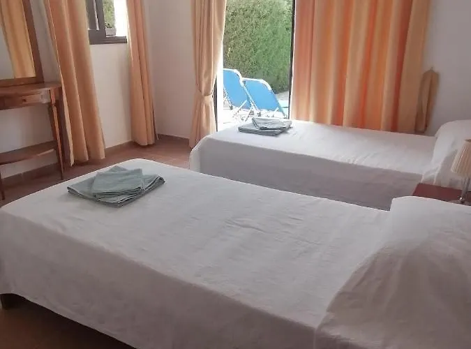 Spacious 3 Bedroom Private Pool Vila