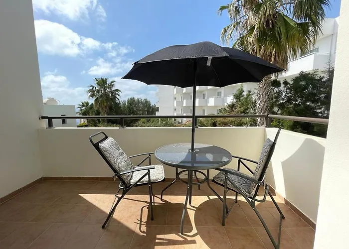 Spacious 3 Bedroom Private Pool * パ フォス