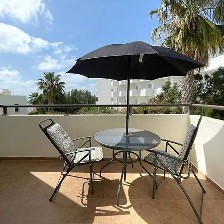 Spacious 3 Bedroom Private Pool * بافوس