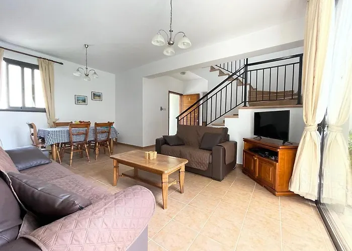 Вилла Spacious 3 Bedroom Private Pool Пафос