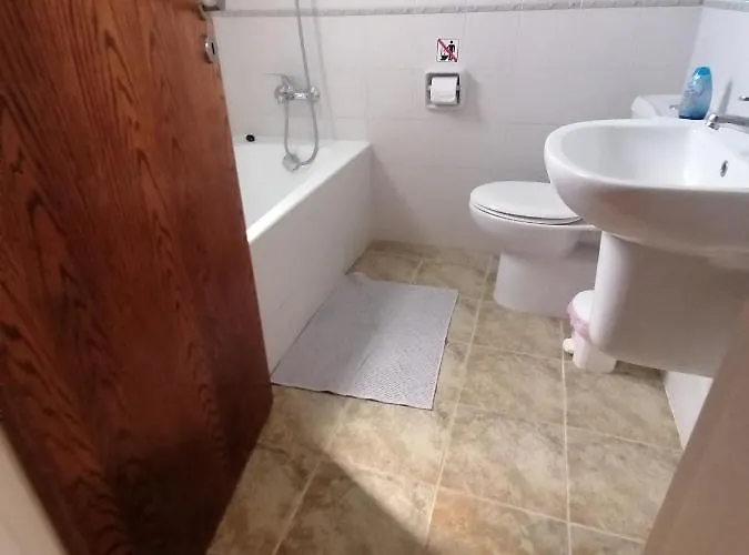 Spacious 3 Bedroom Private Pool * Пафос